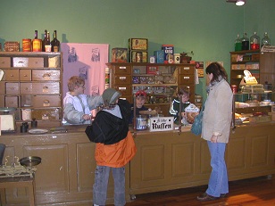 17 Heimatmuseum Soau Greißlerei 2006 a